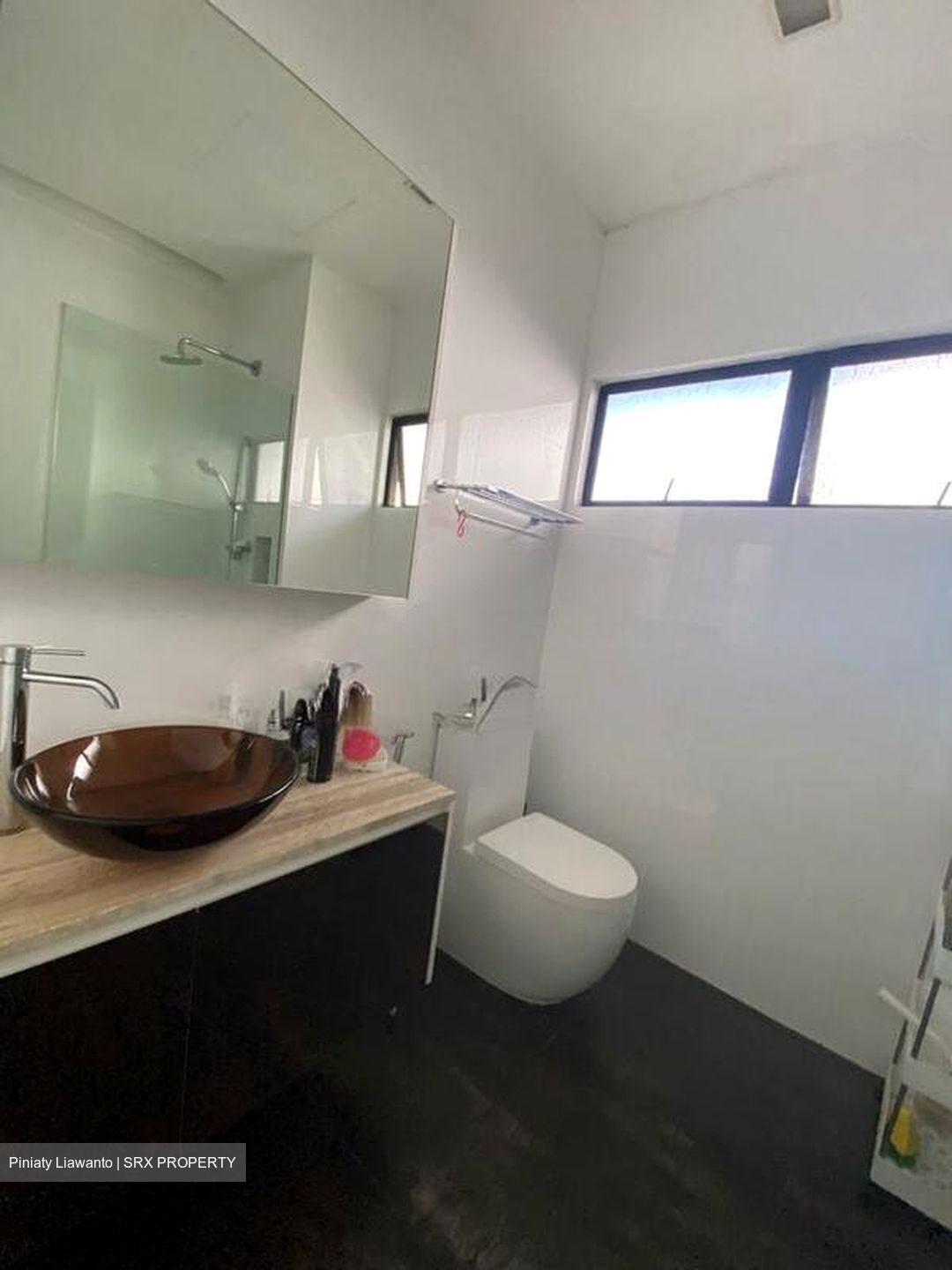 Adam Road (D11), Terrace #569635121